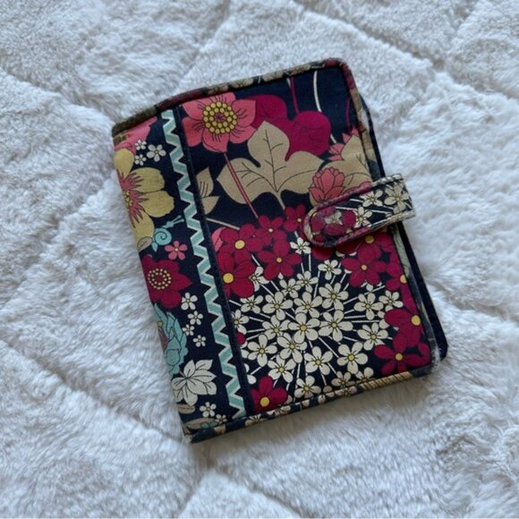 Vera Bradley | Happy Snails | Passport Cover - Picture 2 of 11